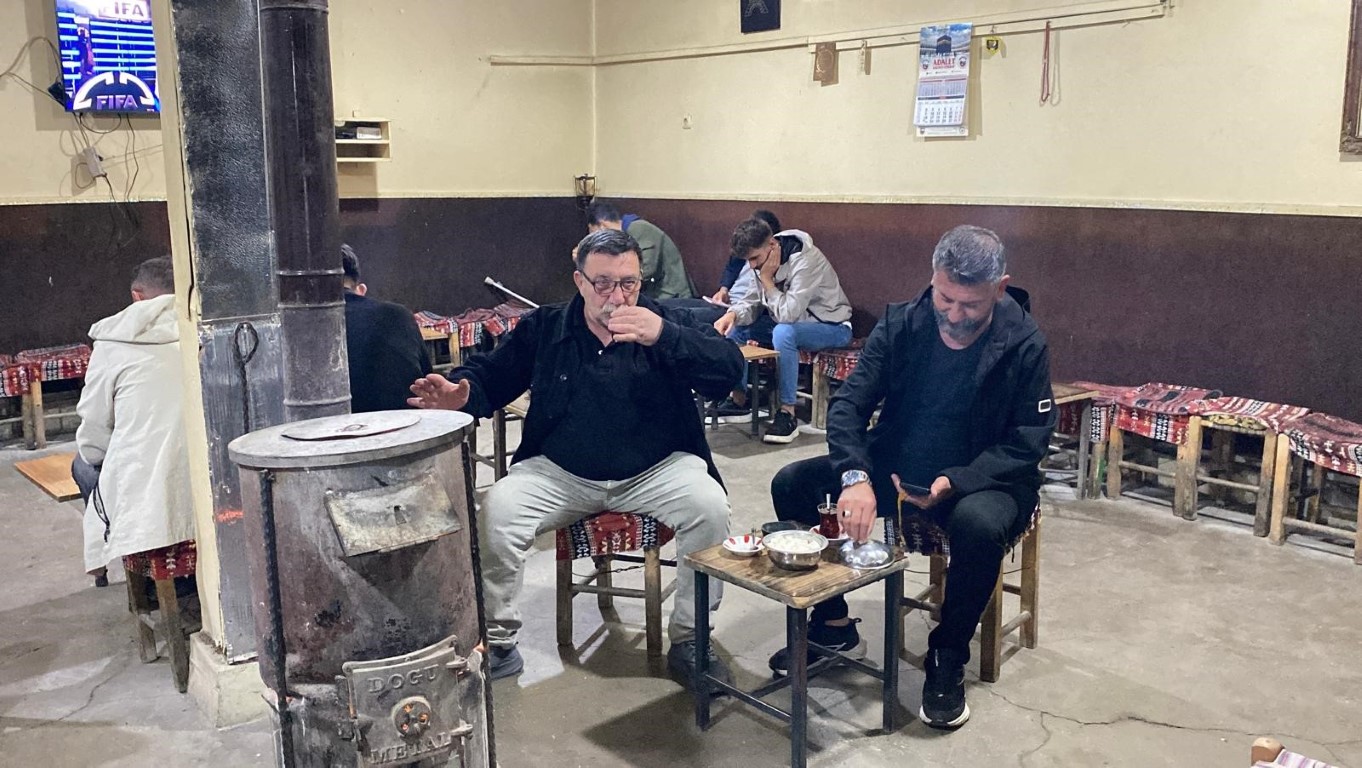 Turkiye Kavrulurken O Ilcede Sobalar Yeniden Kuruldu (2)