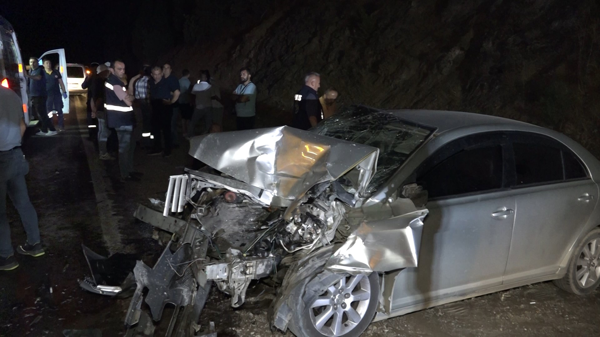 Yangina Yardim Giden Baba Ve Oglu Kazada Yaralandi (4)