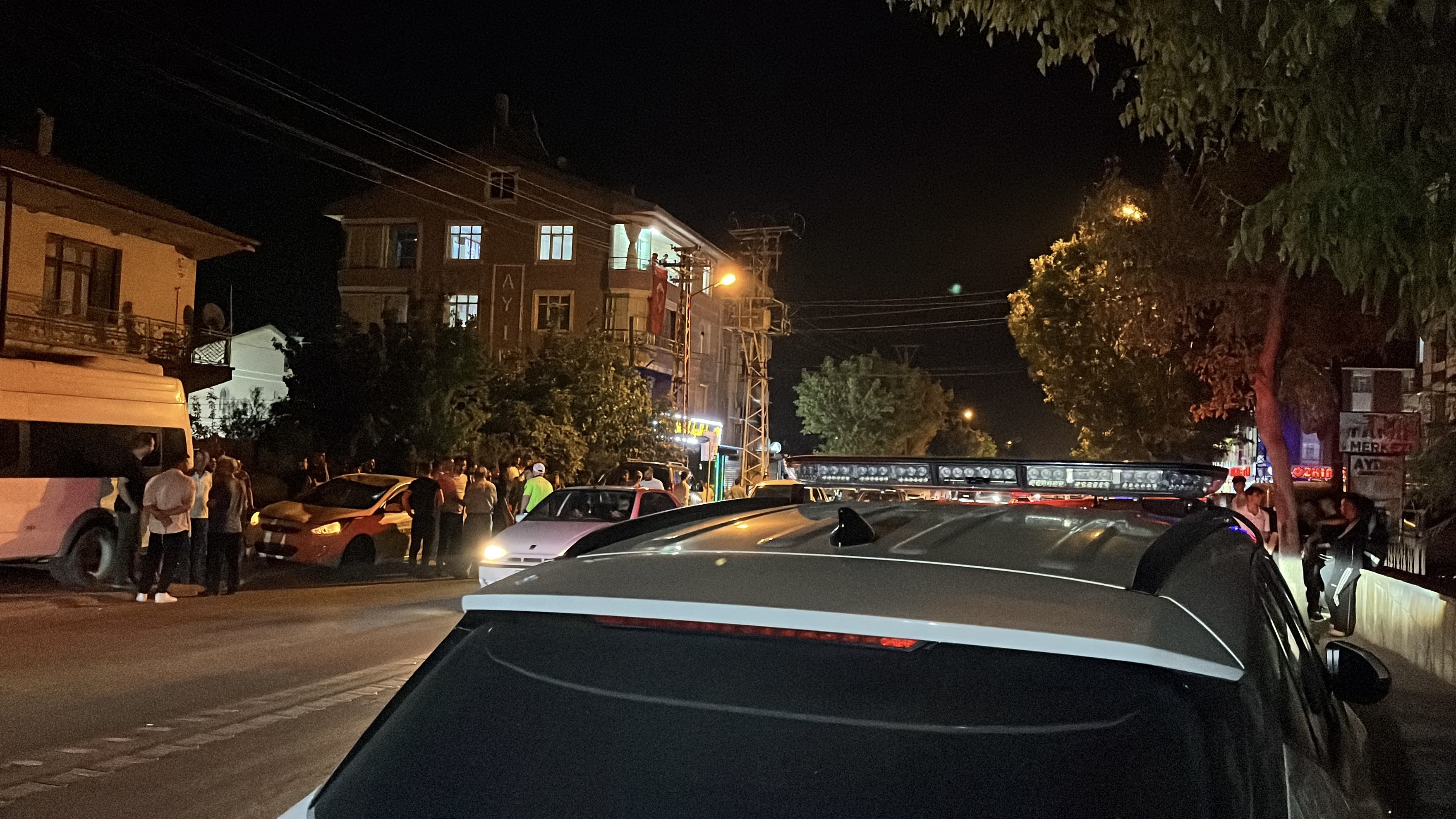 Yola Kosan Cocuga Iki Otomobil Carpti (1)