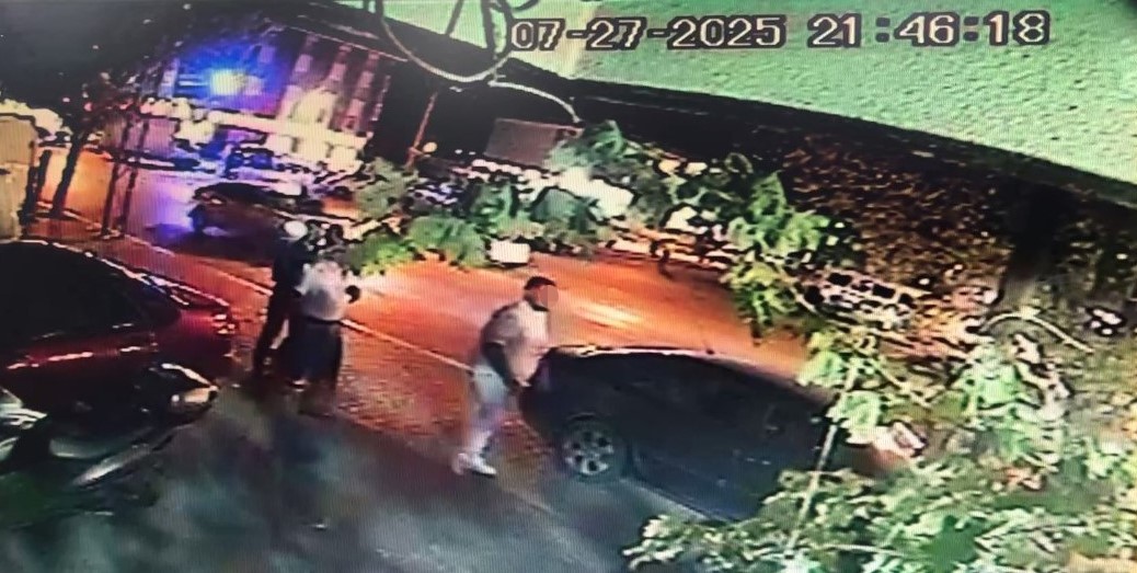 Yola Kosan Cocuga Iki Otomobil Carpti (4)