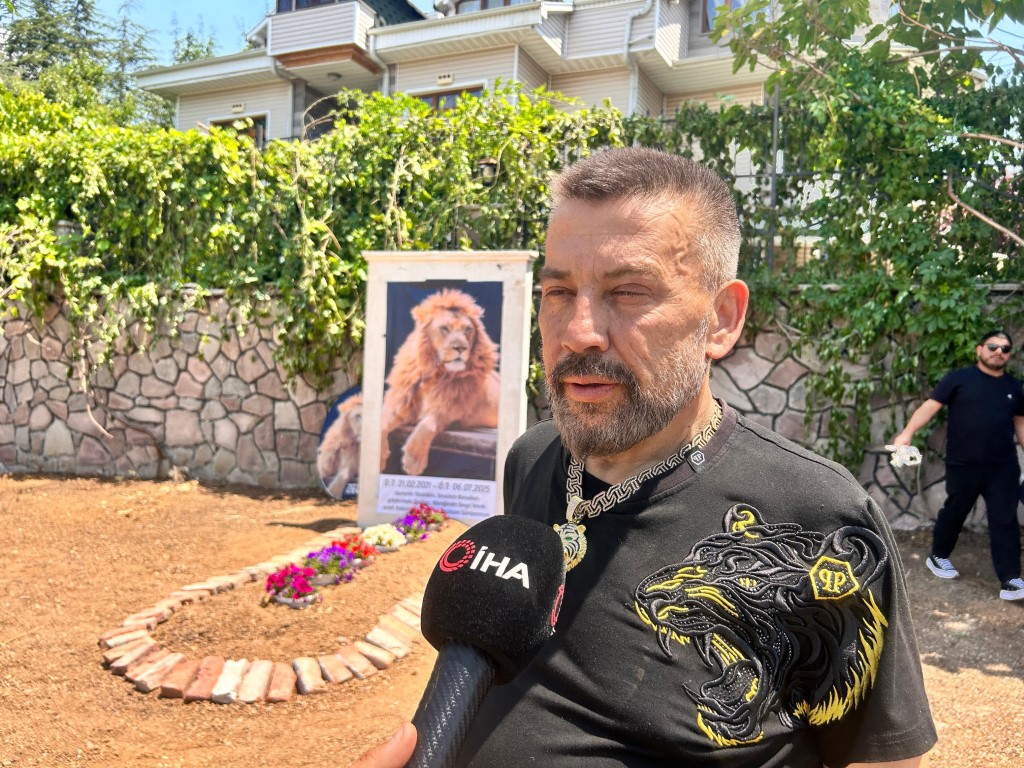 Zeus Oldu Sahibi Mezar Yaptirdi (3)