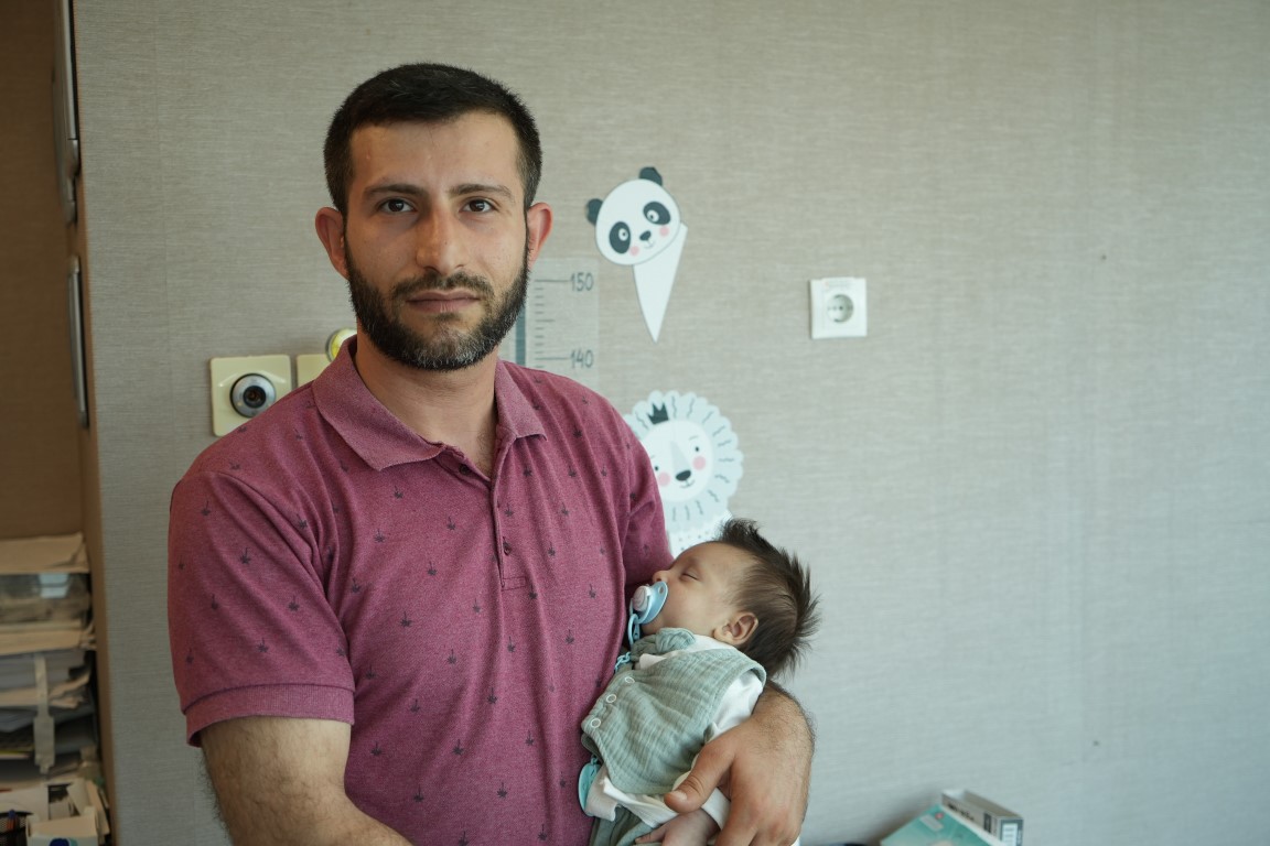 5 Gunluk Bebege Ameliyat 400 Gramlik Tumor Alindi1