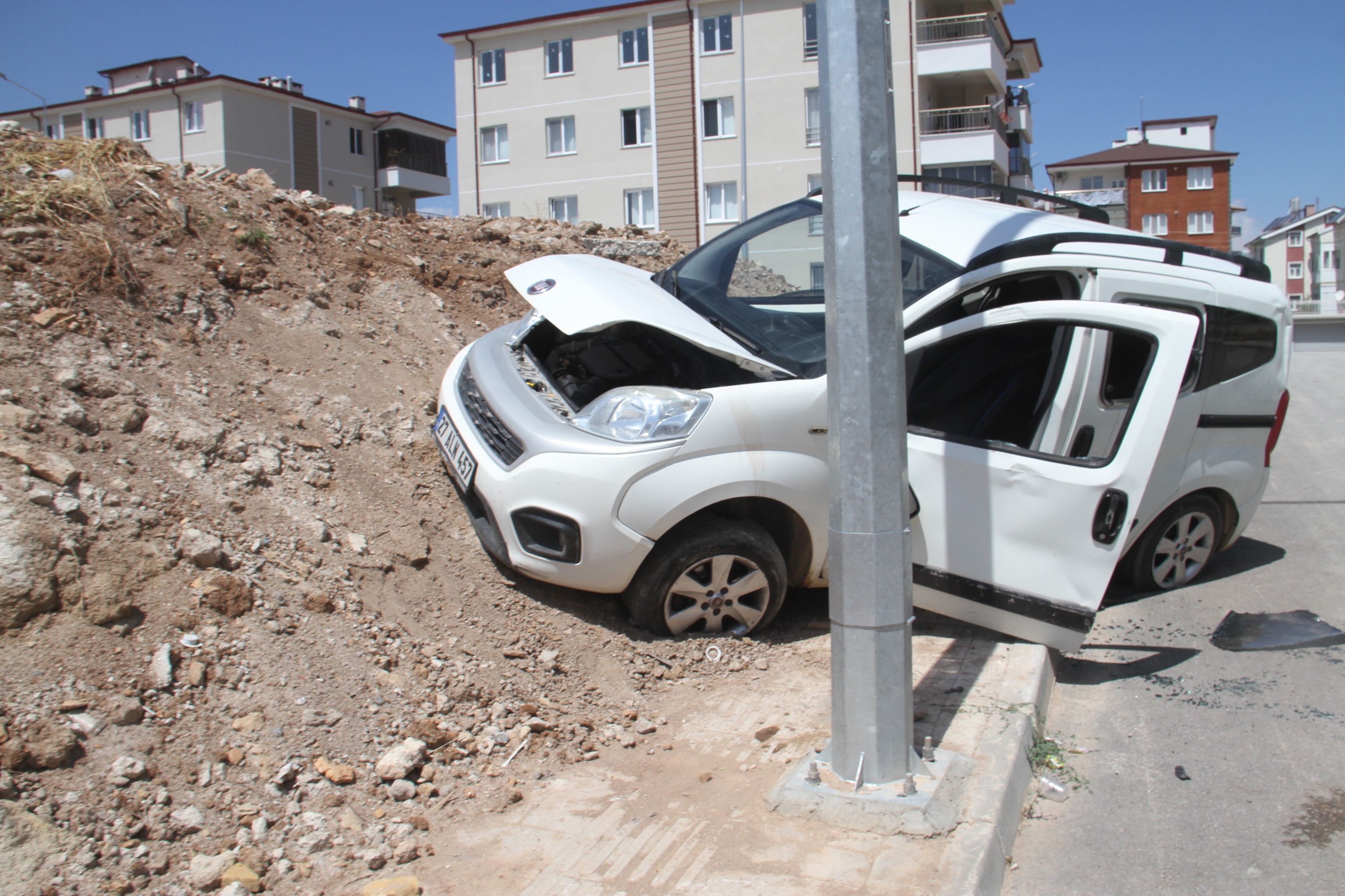 toprak-yiginina-carpti-2-yarali2