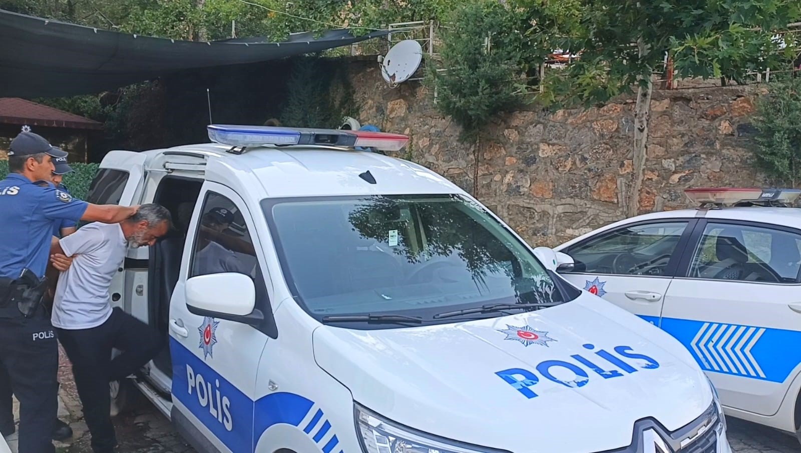 Aranan Hukumlu Yaylada Cobanlik Yaparken Yakalandi (4)