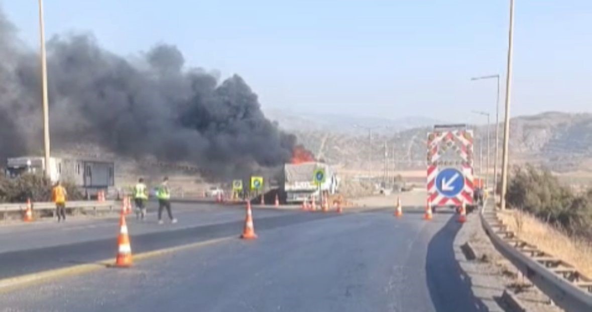 Arpa Yuklu Tir Alev Aldi Surucu Yaralandi (3)