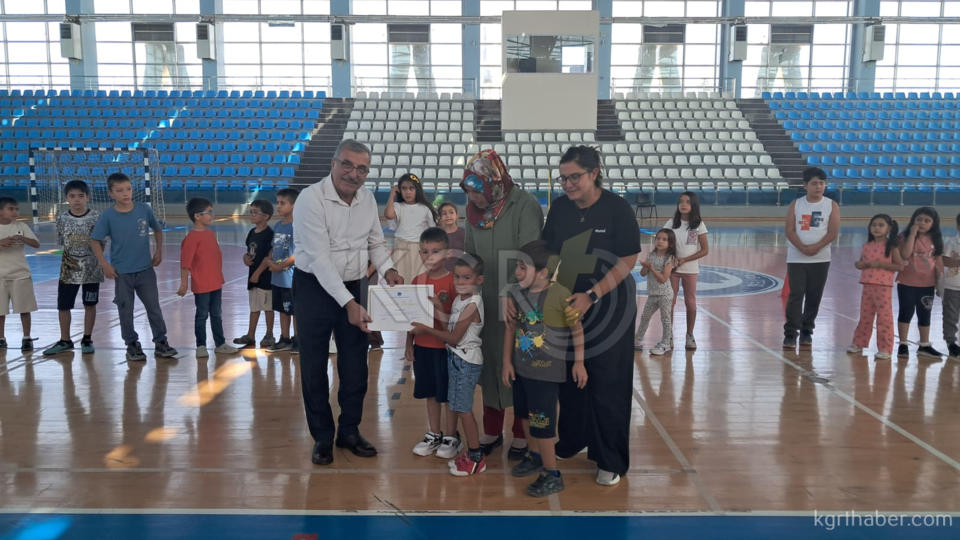 Cocuklar Hem Spor Yapti Hem Eglendi Sertifikalarini Aldilar27
