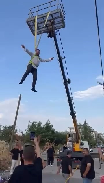 Damat Vincle Havaya Kaldirildi Altinda Gobek Attilar (3)