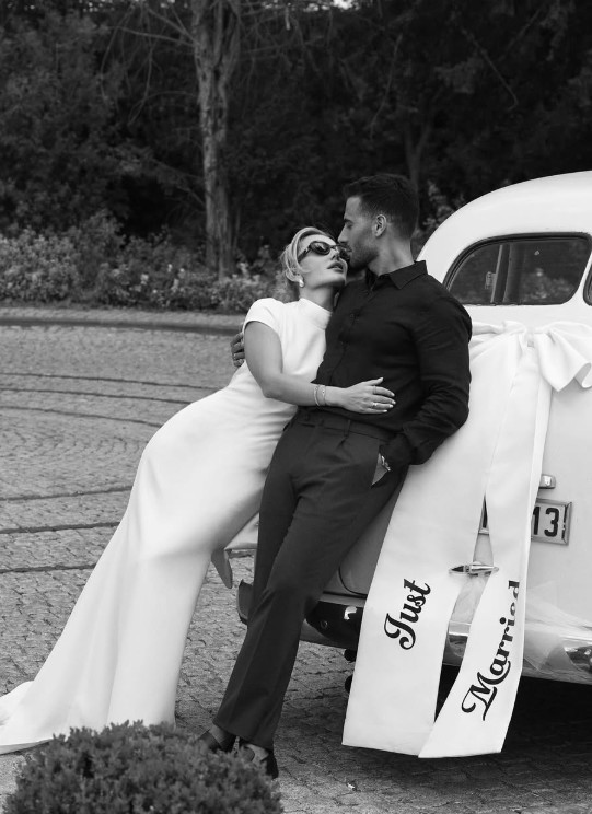 Eda Erol Kac Yasinda (4)