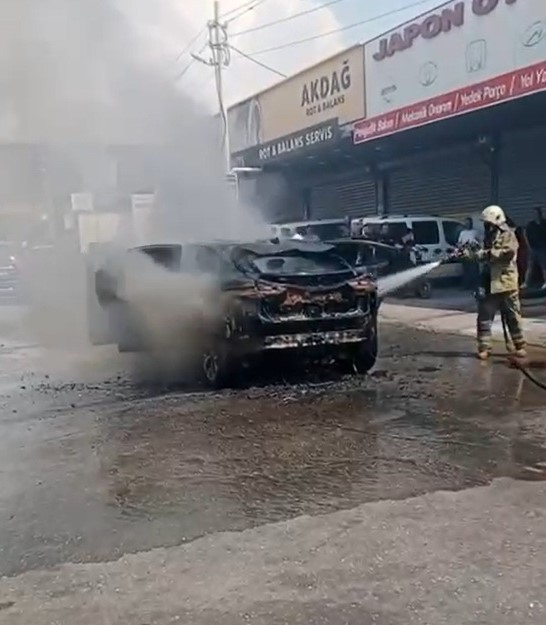Elektrikli Otomobil Kendi Kendine Yandi (3)
