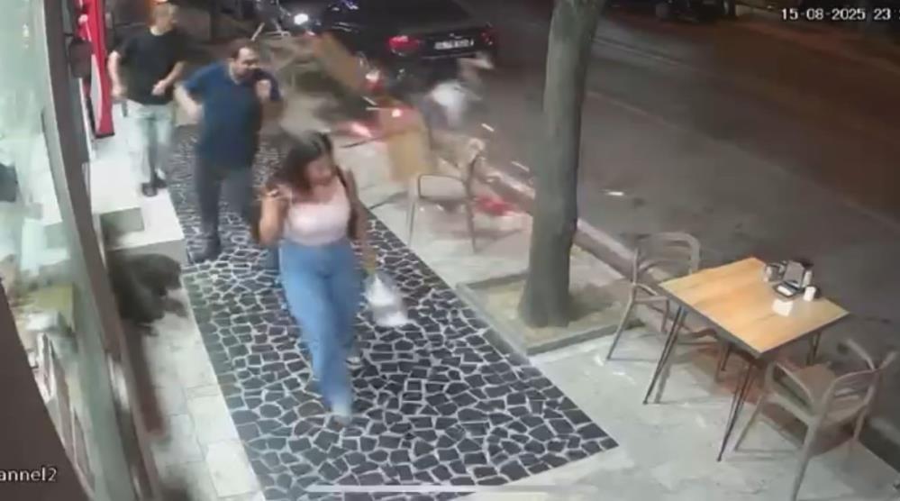 Kaldirimdaki 3 Kisi Son Anda Kurtuldu1