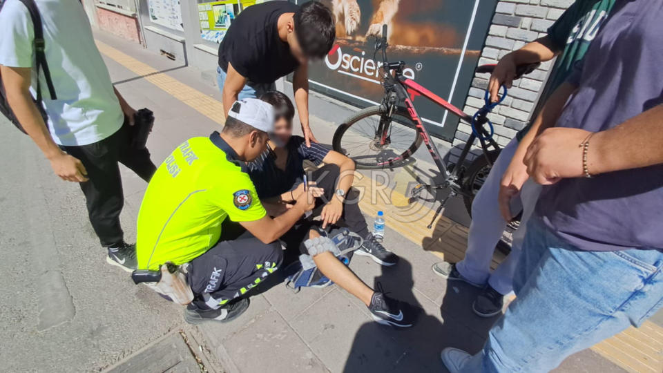 Karamanda Bisikletle Otomobil Carpisti6