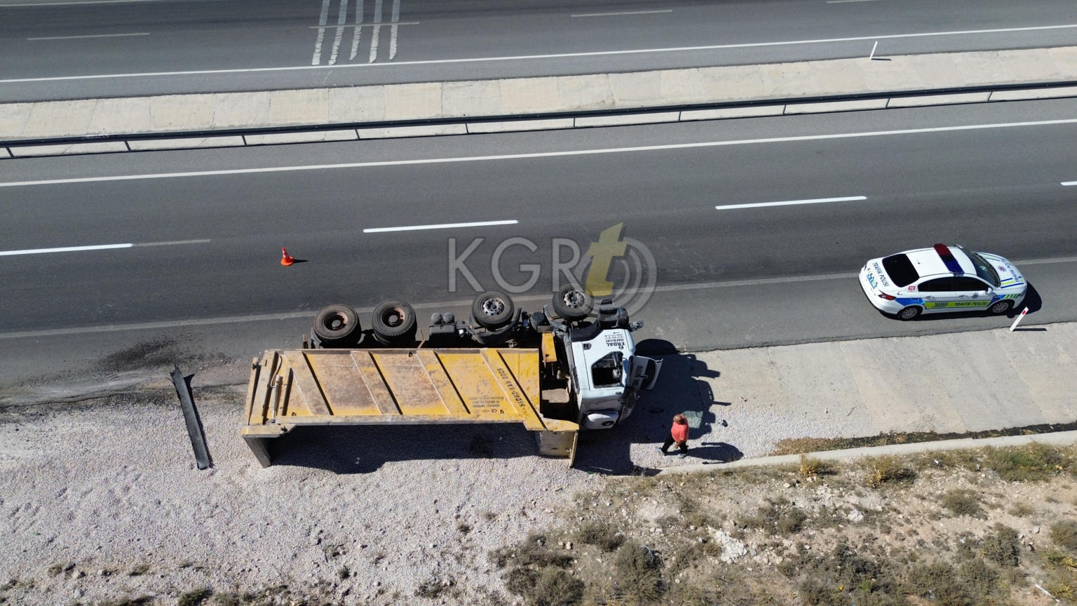 Karamanda Cakil Tasi Yuklu Kamyonet Sarampole Devrildi 1 Yarali1