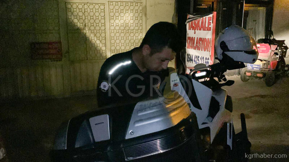 Karamanda Dur Ihtarina Uymayan Motosikleti Sahin Polisi Yakaladi1