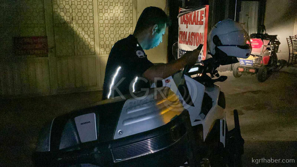 Karamanda Dur Ihtarina Uymayan Motosikleti Sahin Polisi Yakaladi2