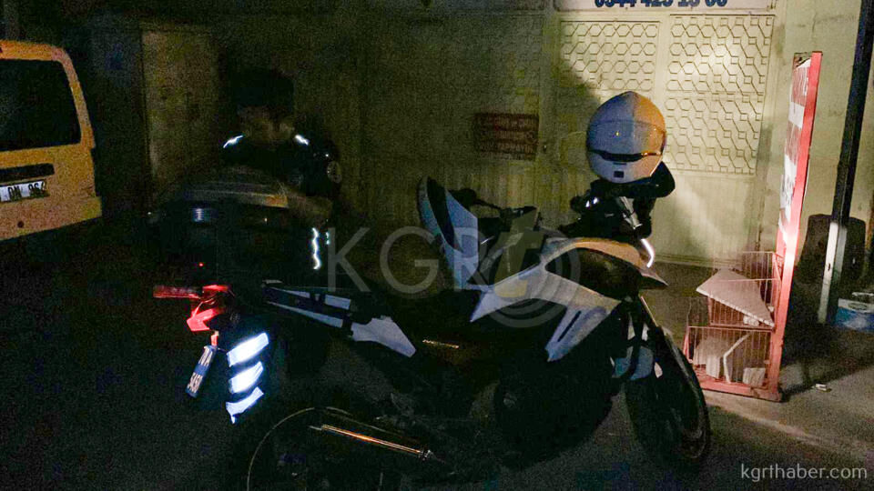 Karamanda Dur Ihtarina Uymayan Motosikleti Sahin Polisi Yakaladi3