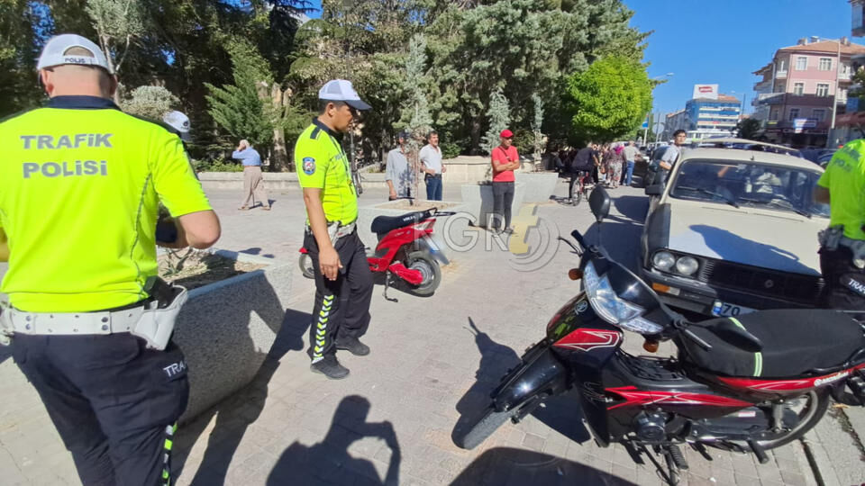Karamanda Elektrikli Motorla Motosiklet Carpisti 2 Yarali 36 Bin Lira Ceza5