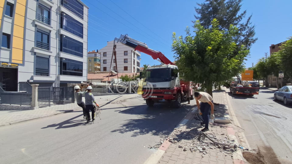 Karamanda Gurbetci Kadin Kediye Carpmamak Icin Manevra Yapinca Kaza Yapti2