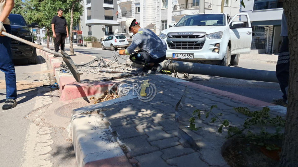 Karamanda Gurbetci Kadin Kediye Carpmamak Icin Manevra Yapinca Kaza Yapti3