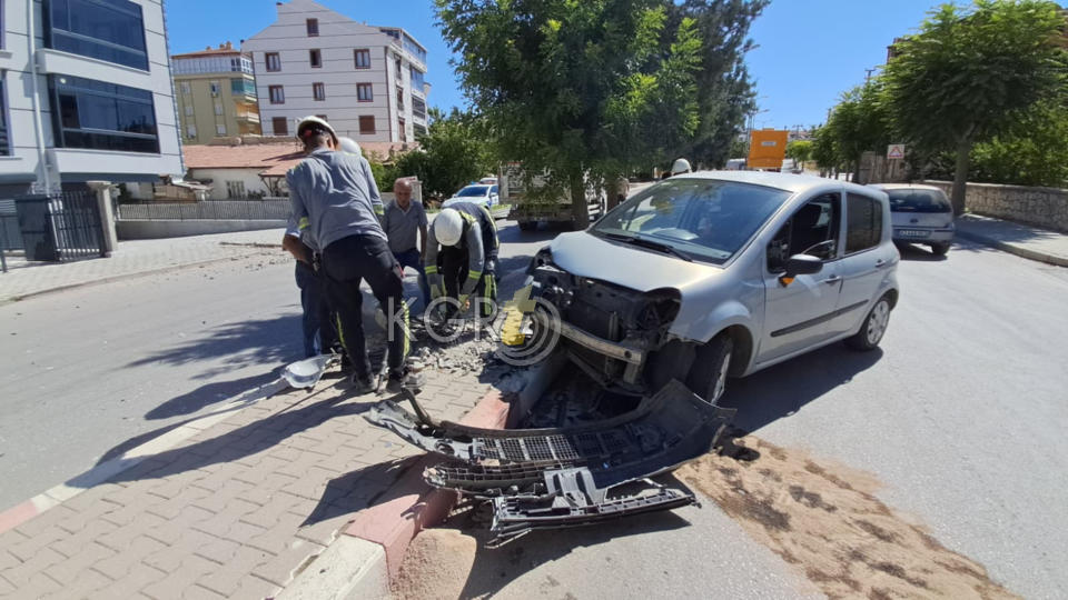 Karamanda Gurbetci Kadin Kediye Carpmamak Icin Manevra Yapinca Kaza Yapti5