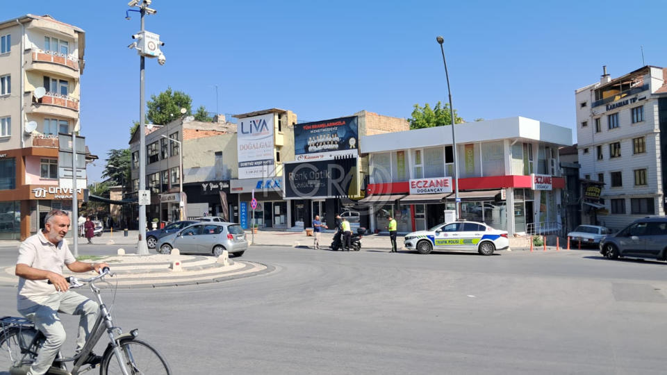 Karamanda Gurbetcinin Araciyla Motosiklet Carpisti2