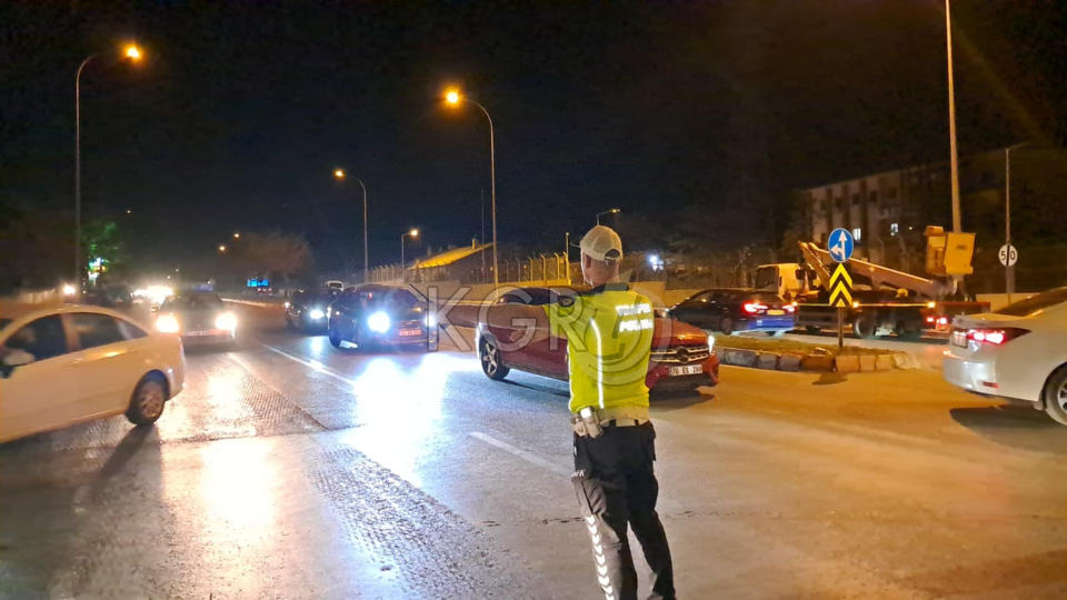 Karamanda Hafif Ticari Aracla Otomobil Carpisti 4 Yarali1