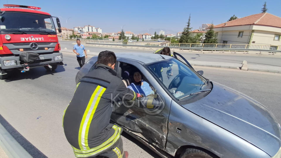 Karamanda Kazada Yasli Kadin Aracta Mahsur Kaldi 3 Yarali1