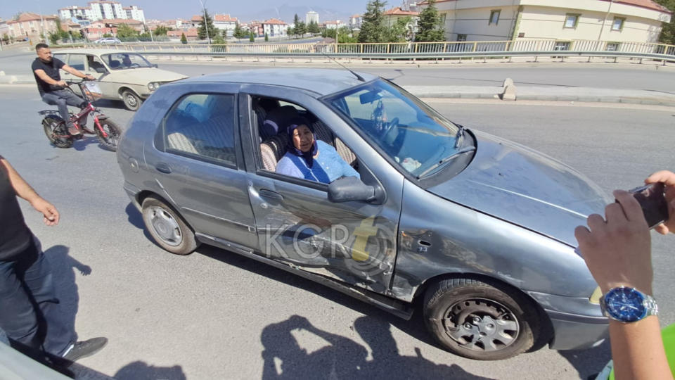 Karamanda Kazada Yasli Kadin Aracta Mahsur Kaldi 3 Yarali2