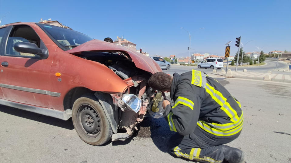 Karamanda Kazada Yasli Kadin Aracta Mahsur Kaldi 3 Yarali3