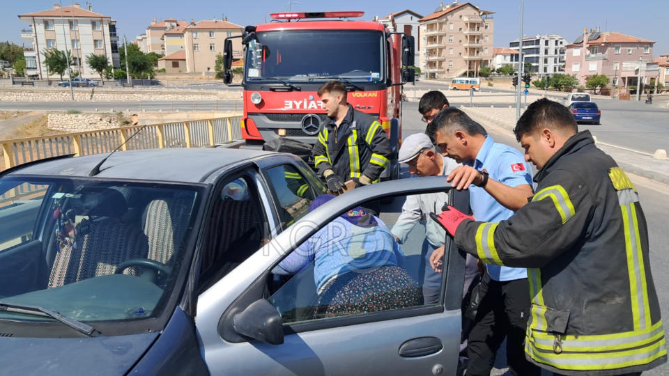 Karamanda Kazada Yasli Kadin Aracta Mahsur Kaldi 3 Yarali4