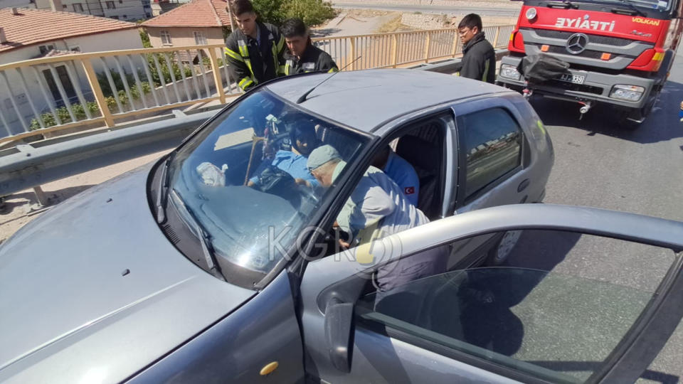 Karamanda Kazada Yasli Kadin Aracta Mahsur Kaldi 3 Yarali6