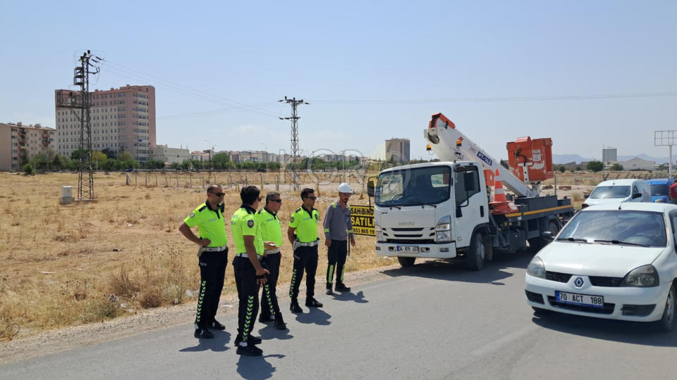 Karamanda Kontrolden Cikan Arac Aydinlatma Diregine Carpti5