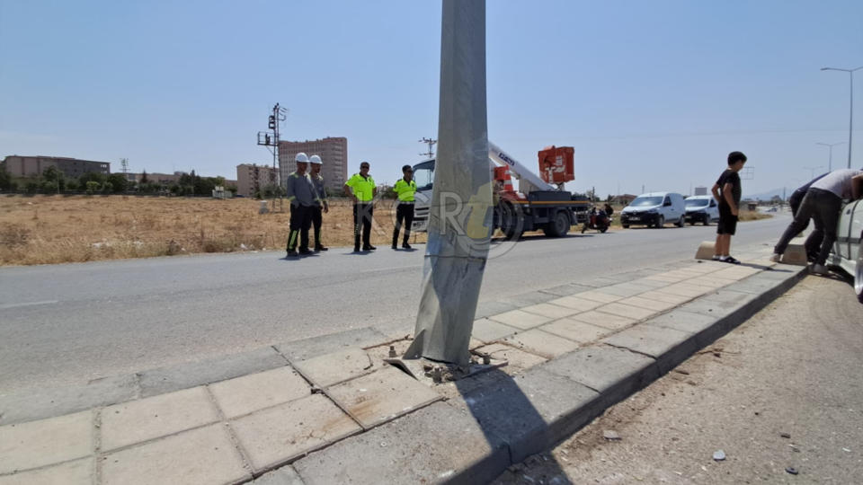 Karamanda Kontrolden Cikan Arac Aydinlatma Diregine Carpti6