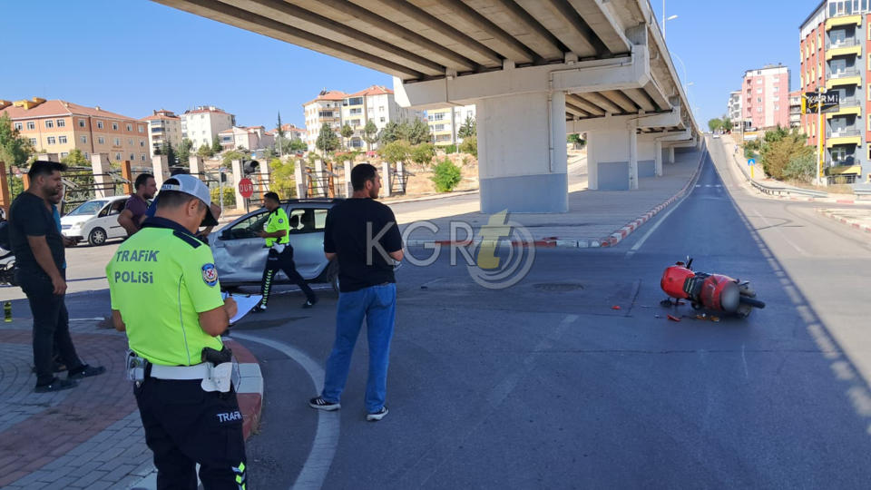 Karamanda Motorla Otomobil Kavsakta Carpisti 1 Yarali3