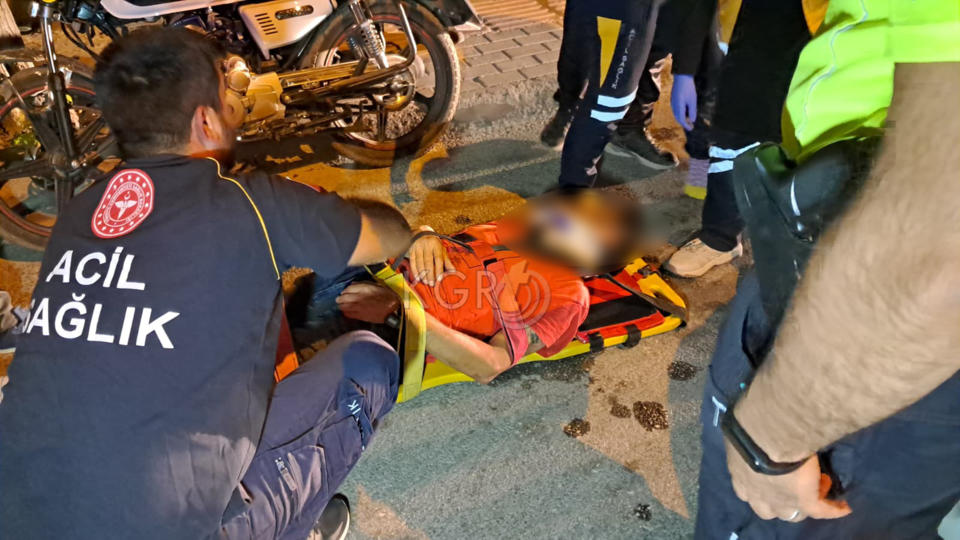 Karamanda Motosiklet Park Halindeki Araca Carpti 1 Yarali5