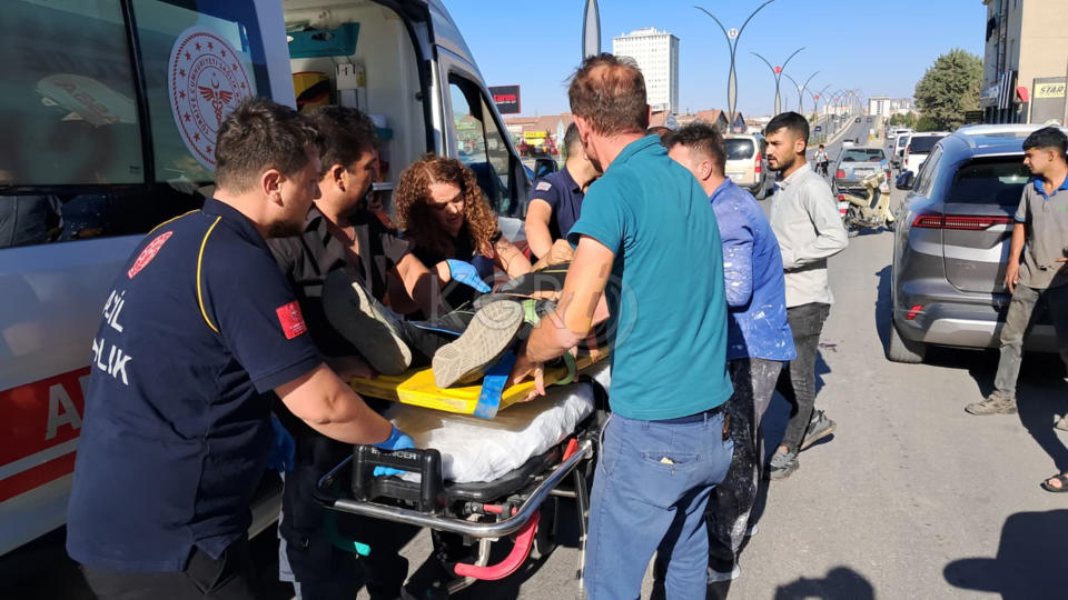 Karamanda Motosikletin Carptigi Kadin Yaralandi 2 Yarali12