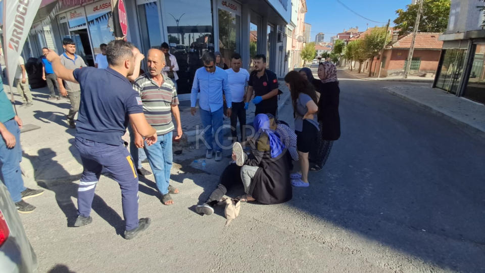 Karamanda Motosikletin Carptigi Kadin Yaralandi 2 Yarali13