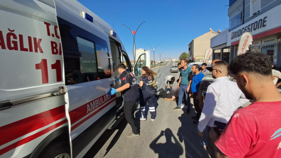 Karamanda Motosikletin Carptigi Kadin Yaralandi 2 Yarali14