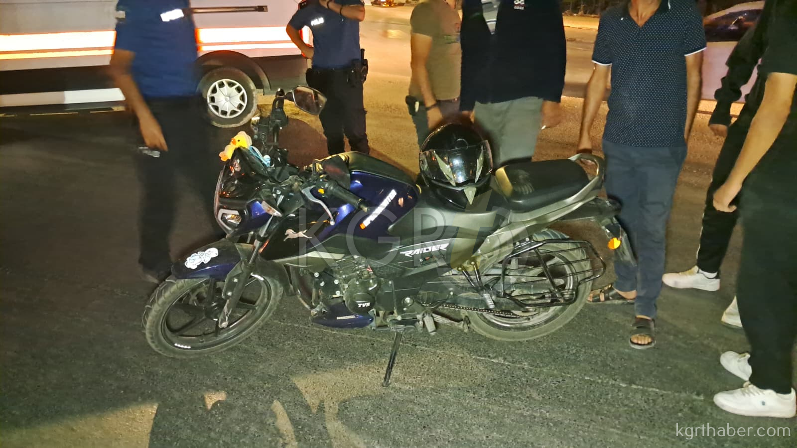 Karamanda Motosikletle Carpisan Otomobil Kaza Yerinden Kacti 1 Yarali4