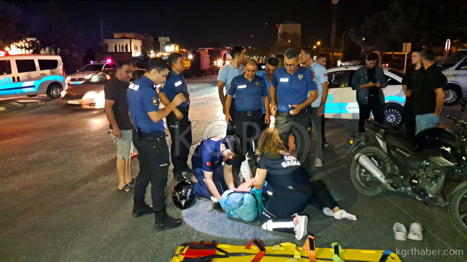 Karamanda Motosikletle Carpisan Otomobil Kaza Yerinden Kacti 1 Yarali5