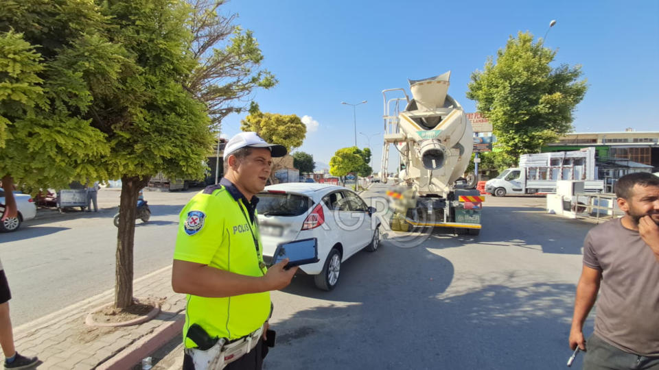 Karamanda Otomobil Beton Mikserine Carpti Feci Kaza Kamerada2