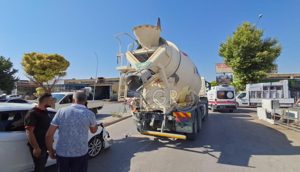 Karamanda Otomobil Beton Mikserine Carpti Feci Kaza Kamerada5