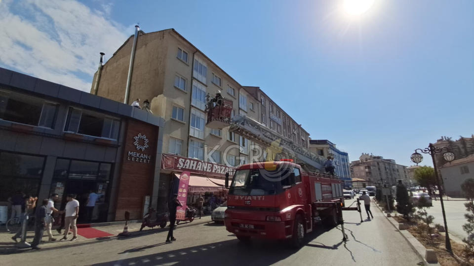 Karamanda Restoran Bacasindaki Yanginda Faciadan Donuldu2