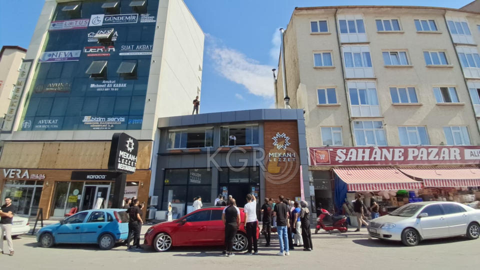 Karamanda Restoran Bacasindaki Yanginda Faciadan Donuldu8