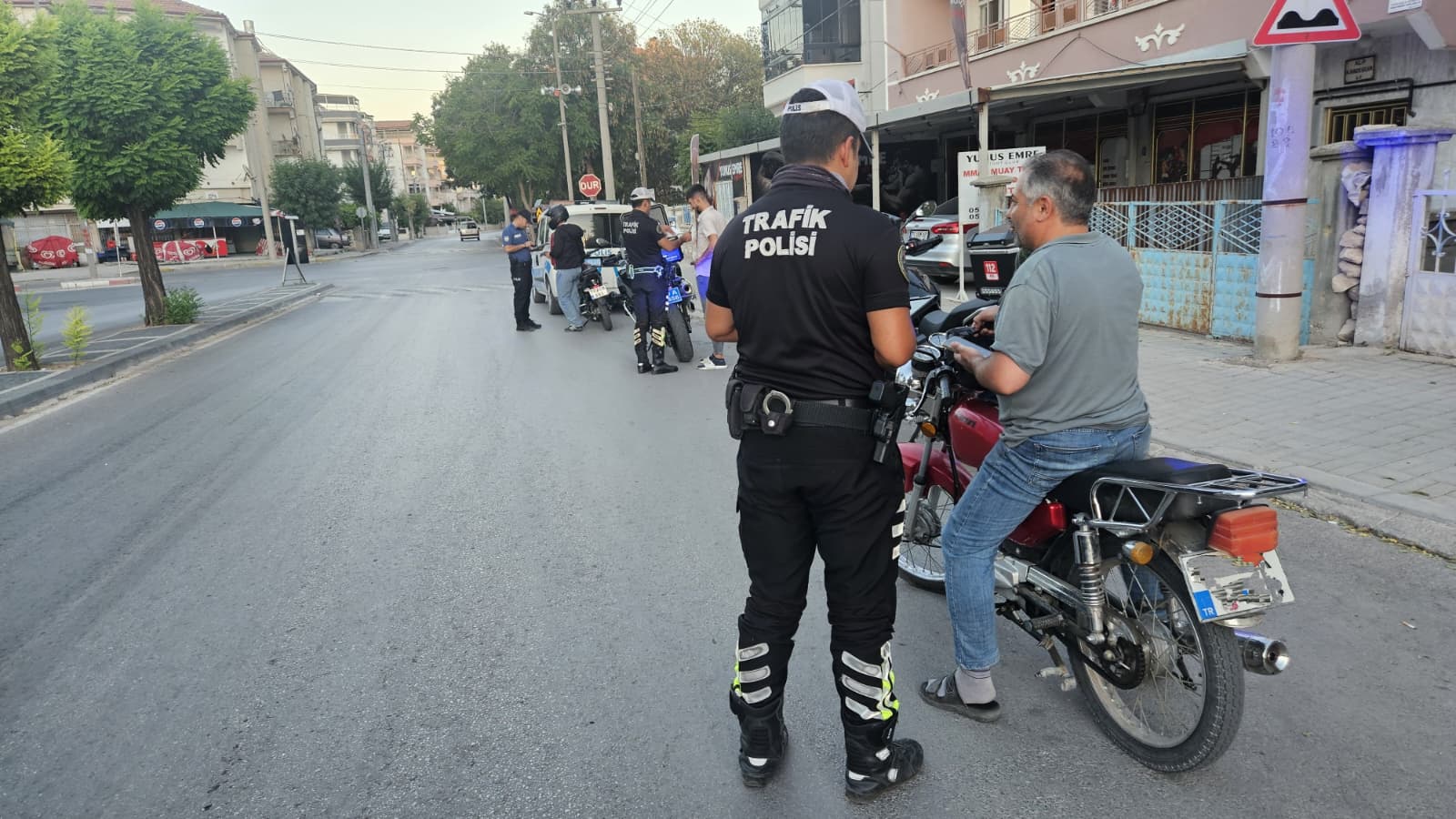 Karamanda Ruhsatsiz Silahlar Ve Bicaklar Ele Gecirildi (1)