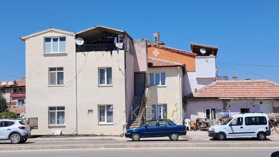 Karamanda Teras Kattaki Yangin Buyumeden Sonduruldu2