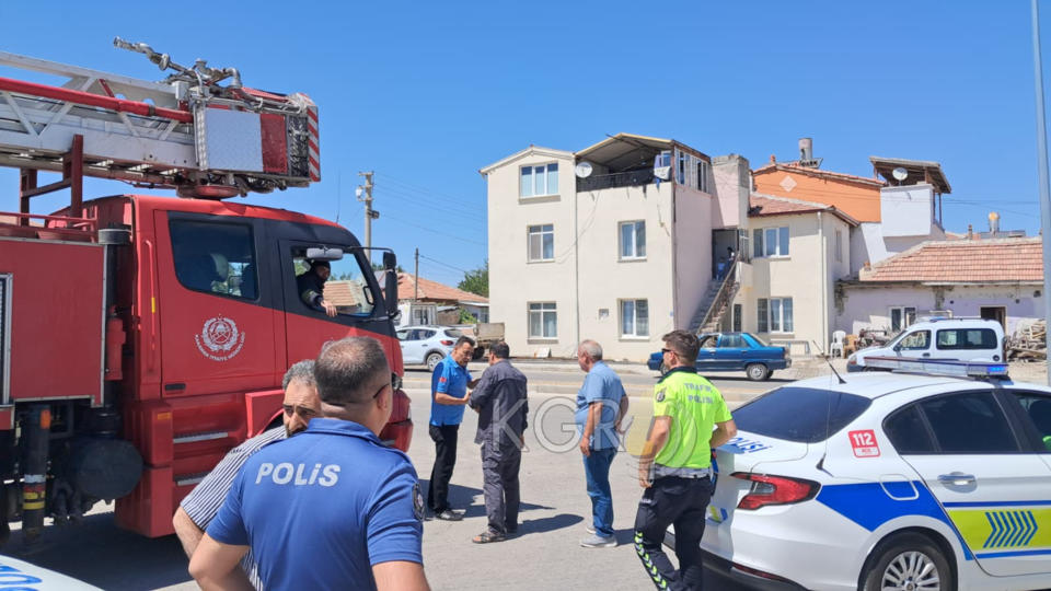 Karamanda Teras Kattaki Yangin Buyumeden Sonduruldu5