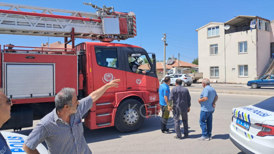Karamanda Teras Kattaki Yangin Buyumeden Sonduruldu6