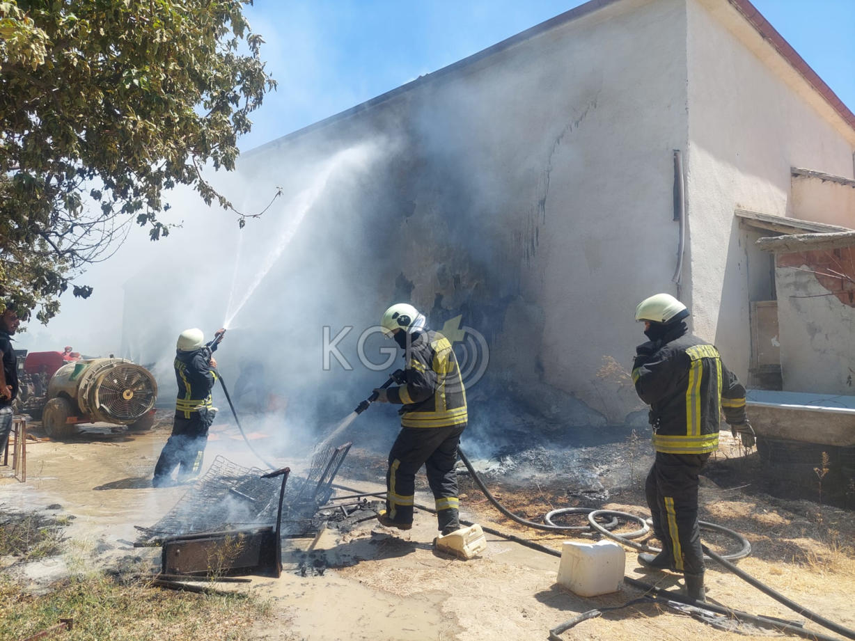 Karamanda Tutusan Tahtalar Catiyi Yakti4