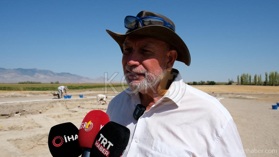 Karamanda Yaklasik 10 Bin Yillik Sokak Bulundu1