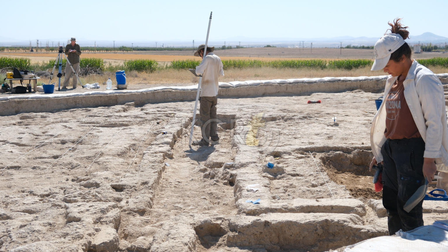 Karamanda Yaklasik 10 Bin Yillik Sokak Bulundu10